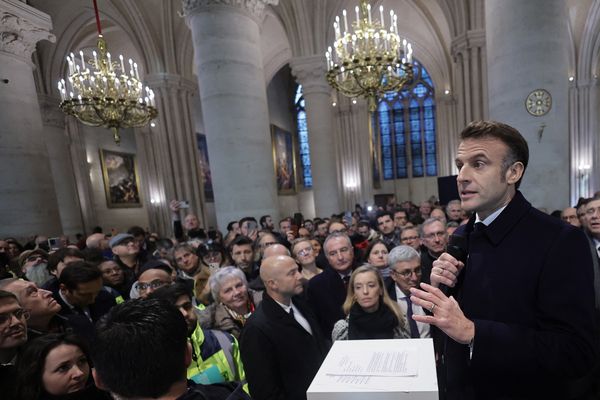 Le président de la République a tenu à rendre un hommage appuyé au général Jean-Louis Georgelin, figure emblématique de la reconstruction de la cathédrale.