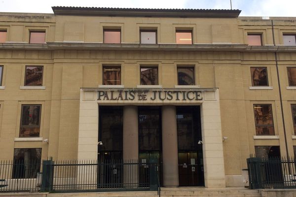 Nîmes - le palais de justice - 2018.