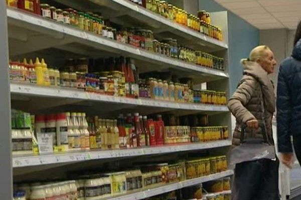 Dans une épicerie de Nice.