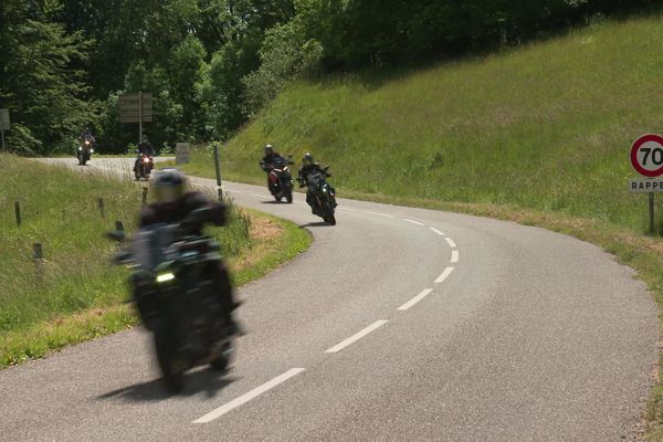 Pour l'heure, la vitesse est limitée à 70 kilomètres/heure sur la route des crêtes.