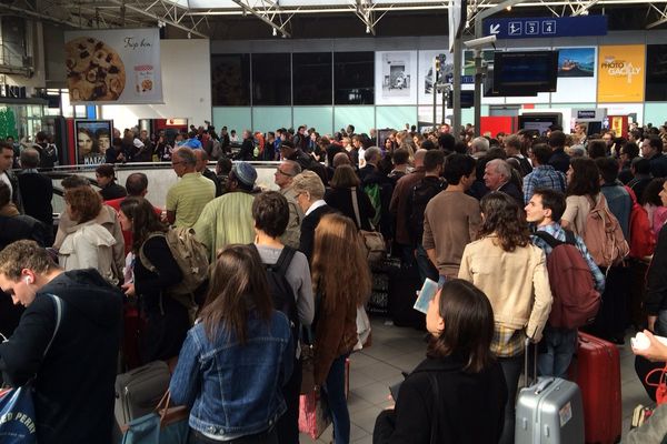 Foule en gare de Rennes suite aux perturbations