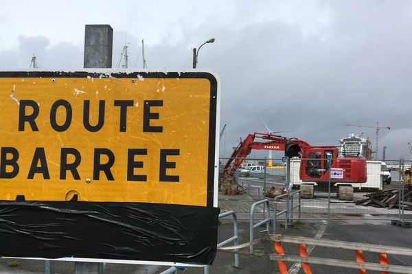 La circulation est modifiée pour plusieurs mois sur le port de Saint Nazaire. Ponts, écluses, tablier...il faut se moderniser!