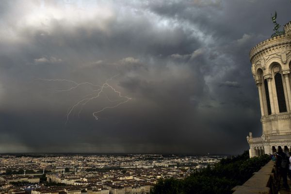 Photo d'un orage prise depuis l'esplanade de Fourvière à Lyon en 2019.