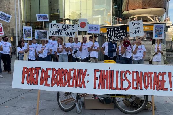 Le collectif des familles du village des péniches a décidé de judiciariser leur conflit avec le Port de Bordeaux.