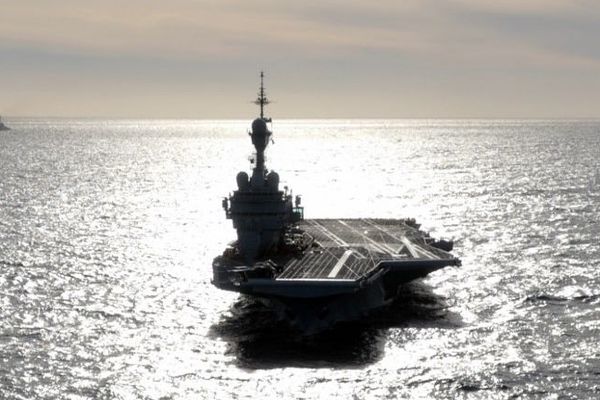 Le Charles-de-Gaulle lors de ses essais en Méditerranée, en février.