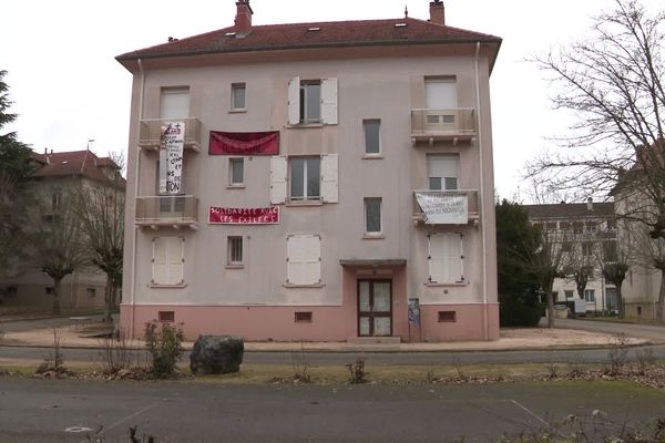 L'immeuble est occupé depuis le mardi 28 décembre.