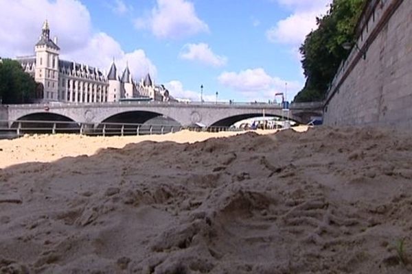 Une partie des quelque 5.000 tonnes de sable utilisé, va être conservée par la Ville, qui va en distribuer aux cirques ou s'en servir pour des travaux de voirie.