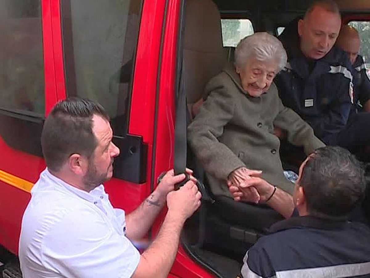 Mathilde Fete Ses 112 Ans Dans Un Camion De Pompiers A Montpellier