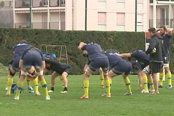 Après 3 semaines sans match de championnat, le choc Clermont-Toulon sonne la reprise du Top 14. Retour de vacances pour les Jaune et Bleu, qui reçoivent leur meilleur ennemi, Toulon.