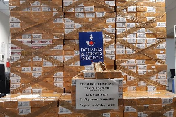 Les équipes des brigades des douanes de Bourg-Madame et de Porta ont saisi 812 cartouches de cigarettes et 31 kilos de tabac à rouler pour une valeur marchande de 62 800€ - 15/10/2019