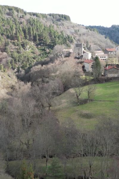 On vous emmène à la découverte des trésors cachés de Saint-Arcons-de-Barges.