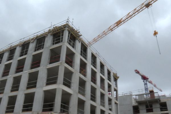 Des immeubles en cours de construction rue Amedée Saint-Germain à Bordeaux. 