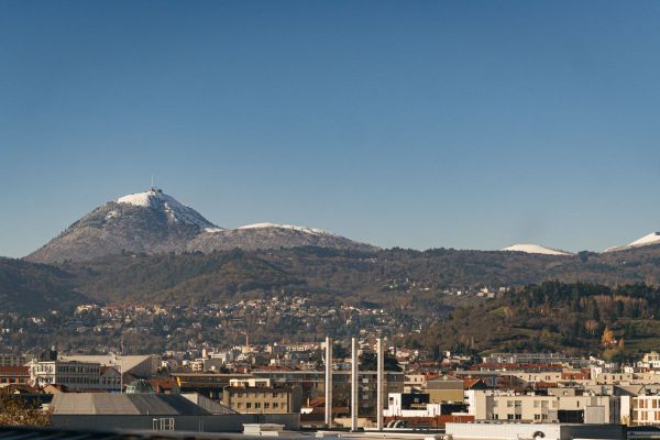 Qaiutre activités insolites à tester si vous êtes en vacances en Auvergne et il y en a pour tous les goûts, avec de la neige ou pas.