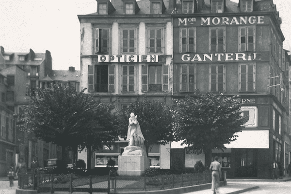 La place Fournier de Limoges, pendant la Seconde Guerre mondiale.