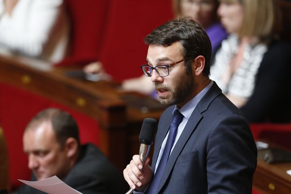 Le député de l'Ain Stephane Trompille avait eu un échange tout à fait pacifique avec les gilets jaunes dans la journée de vendredi dans sa permanence de Bourg-en-Bresse.     