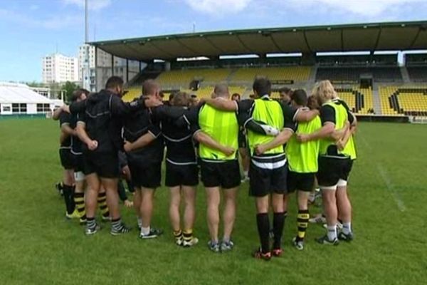 Les joueurs du Stade rochelais lors de leurs derniers entraînements avant d'affronter Pau en demi finale de Pro D2.