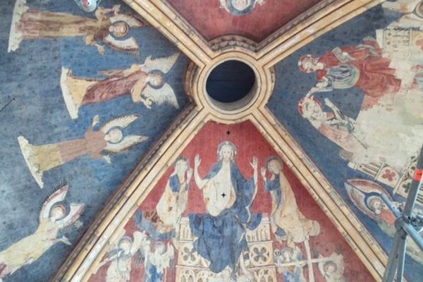 Les peintures murales des voûtes de la cathédrale gothique de Poitiers ont été restaurées.