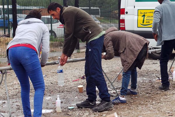 Quelques points d'eau ont été installés à Calais. 