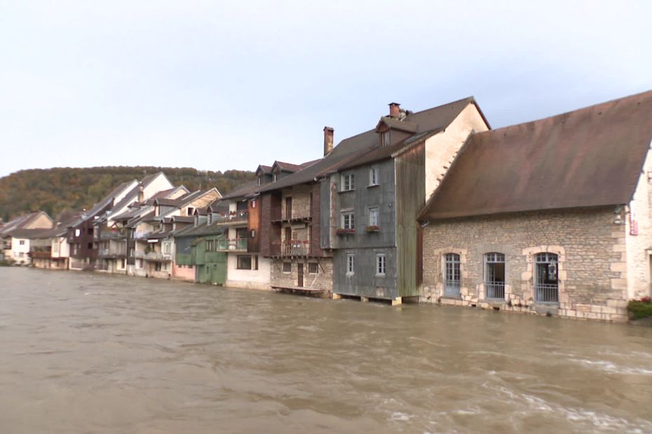 Inondations Dans Le Doubs Ornans Sous L Eau La Nuit Sera Longue Pour Les Habitants Confront S