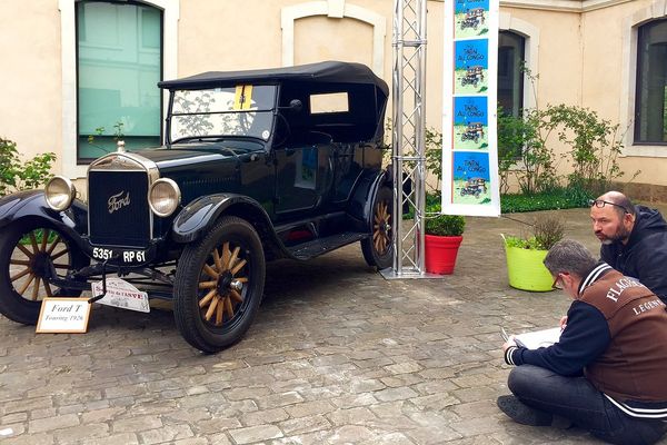 Ford T que l'ont retrouve dans "Tintin au Congo" - Véhicule participant au Rallye Tintin exposé cette semaine au Carré Plantagenêt du Mans