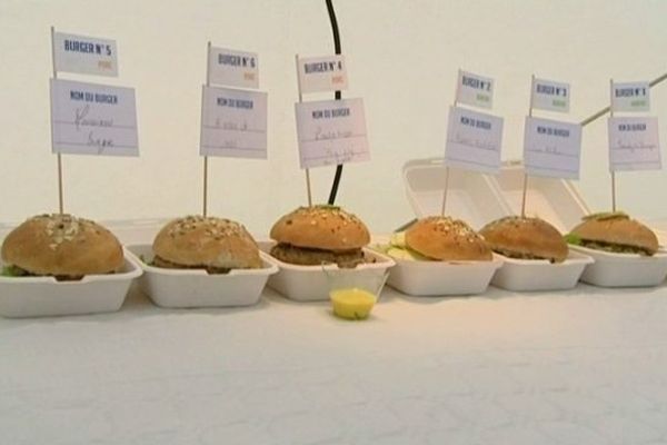 Un burger aveyronnais : avec ou sans roquefort ?