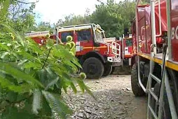 Saint-André-de-Valborgne (Gard) - 220 pompiers de 4 départements luttent contre l'incendie - 31 juillet 2015.