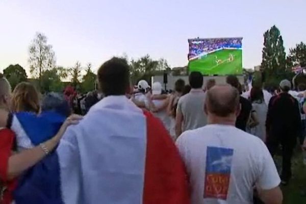 Pour le match France-Suisse, un écran géant avait été installé au lac Kir de Dijon.  