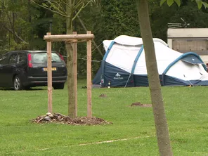 Les campings sont désertés à cause du mauvais temps.