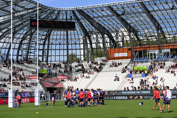 Illustration. Les joueurs du FC Grenoble Rugby au stade des Alpes en 2018.