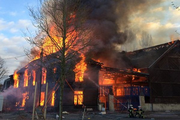 Incendie ce lundi matin sur la Presqu'île de Caen