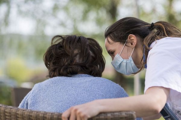 Dès lundi 20 avril, des mesures d'assouplissement du droit de visite dans les EHPAD du Puy-de-Dôme sont en vigueur, malgré le confinement lié au coronavirus COVID 19.