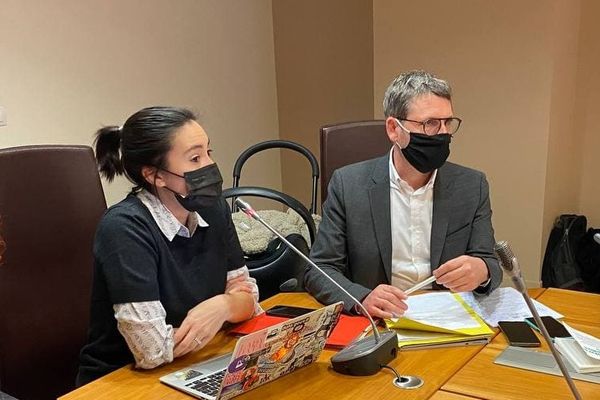 Paula Forteza et Matthieu Orphelin, les deux députés présentent leur proposition de loi relative à l'indépendance des médias