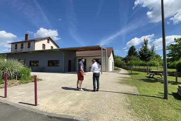 Aurélien prévoyait de fêter ses quarante ans, les 6 et 7 juillet prochains dans la salle polyvalente de Saint-Priest-sous-Aixe.