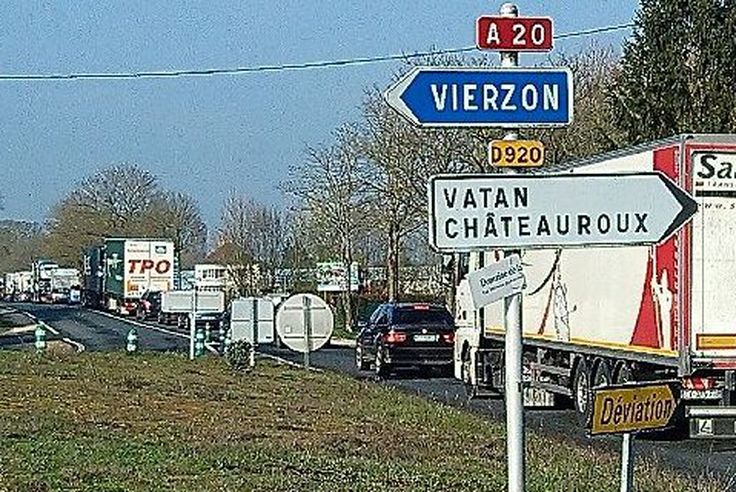 L Autoroute 0 Fermee Au Niveau De Vatan