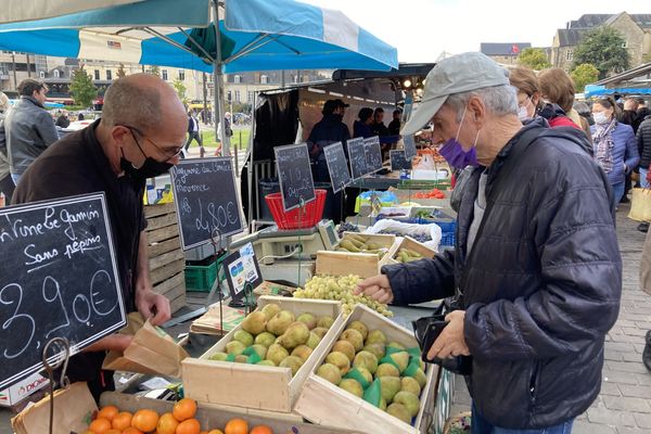 Les achats de produits alimentaires bio sont en baisse de 4,6%. Une tendance amorcée en 2021 après la crise sanitaire qui se poursuit aujourd'hui de façon variable.