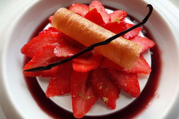 Quand un dessert facile devient une oeuvre d'art : la panna cotta aux fraises de Plougastel du chef étoilé Marc Briand 