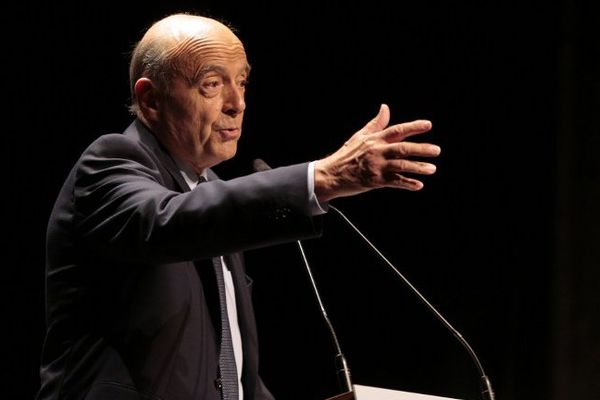 Alain Juppé lors d'un meeting à Ajaccio (Corse du Sud) le 5 octobre 2016