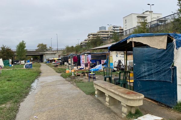 Les familles albanaises qui vivent dans le bidonville en bord de Garonne doivent quitter les lieux avant le 17 novembre 2022.