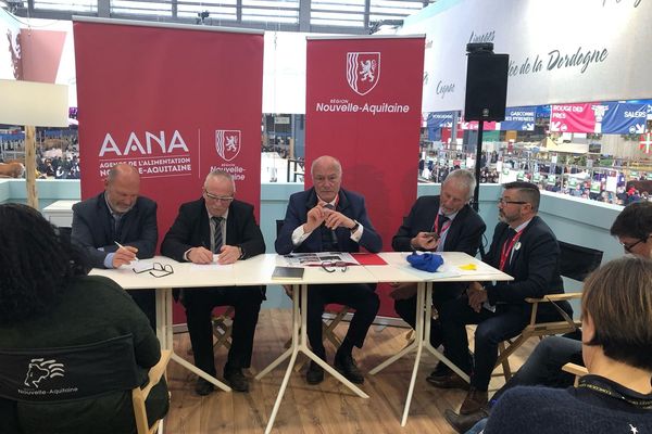 Au salon de l'agriculture, Alain Rousset souhaite voir l'implantation d'une école vétérinaire à Limoges