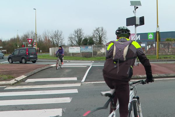 Le rond-point sécurisé pour piétons et vélos à Montaigu-Vendée