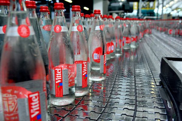 Usine d'embouteillage des eaux de Vittel (Vosges).