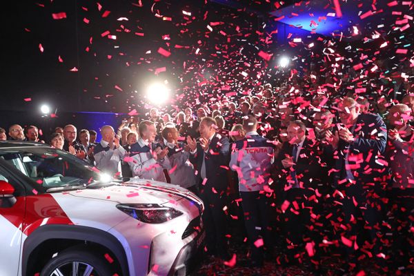 À l'occasion de la grande fête organisée sur le site de Toyota Onnaing (Nord) pour la 5 millionième Yaris mardi 26 novembre 2024, le groupe a annoncé la transformation de 600 emplois précaires en CDI dans l'usine nordiste d'ici deux ans.