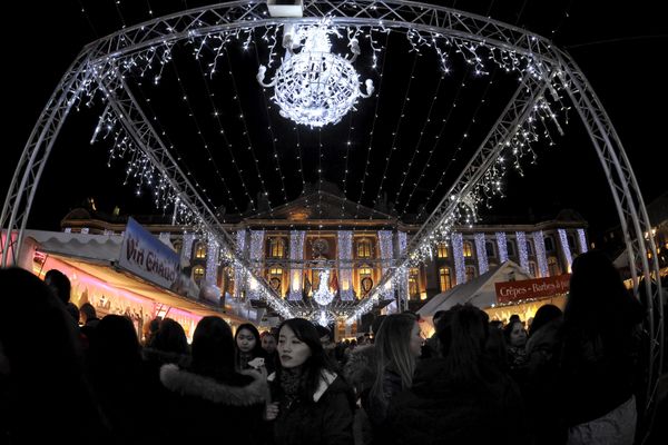 Les éclairages de Noël de la place du Capitole devraient s'éteindre plus tôt cette année.