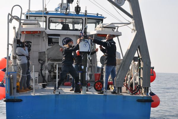 Première mise à l'eau pour ce nouveau flotteur qui va parcourir la mer du Labrador pendant plusieurs années.