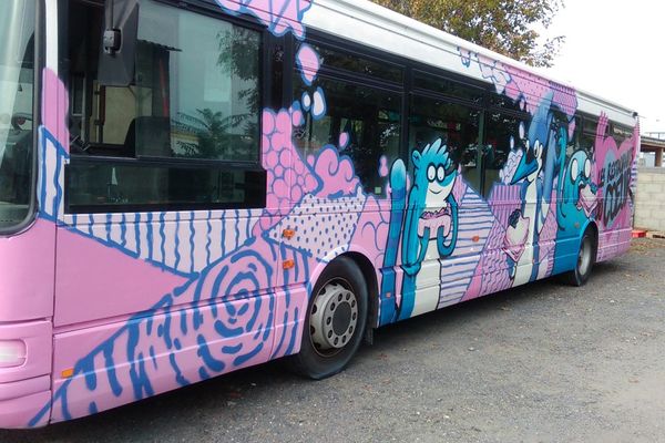 Le bus des Restos du Coeur du Puy-de-Dôme recherche son chauffeur pour tournée de la nuit du Nouvel An à Clermont-Ferrand.