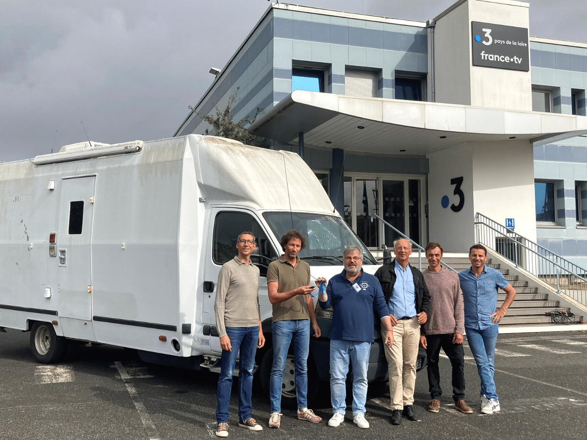 Avrillé. Le camion des Restos du coeur chargé de 1000 cadeaux - Les Sables  d'Olonne.maville.com