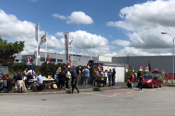 A l'usine de conditionnement de bouteilles FDL, 70% des salariés étaient en grève, jeudi, a-t-on appris de source syndicale.