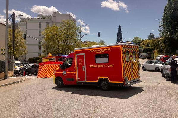 Un piéton est décédé en plein centre de Toulouse en Haute-Garonne, ce vendredi 3 mai 2024, vers 12h30 à la suite d'une collision avec un véhicule.
