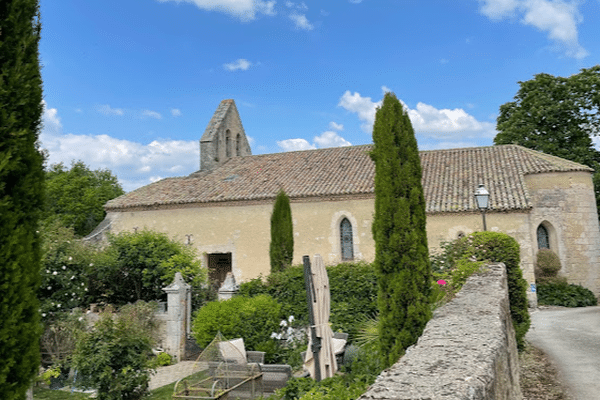 Les habitants de Berrac (32) se battent contre l'implantation d'une centrale agrivoltaïque aux portes de ce village, dont une partie est classée aux monuments historiques.