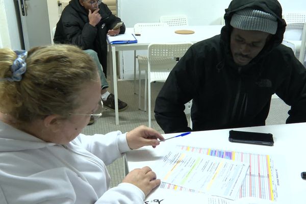 Souleymane, 19 ans, a commencé une formation de plombier-chauffagiste, mais n'a pas les moyens de se loger